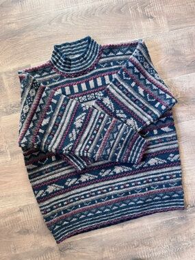 ☾ Vintage traditional Fair Isle patterned 100% wool knit mock neck sweater